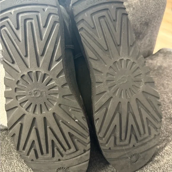 UGG Men's Black Boots - Picture 3 of 3